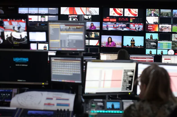 D2H1B4 High-tech editing suite at BBC Global News newsroom, British Broadcasting House, Portland Place, London, United Kingdom